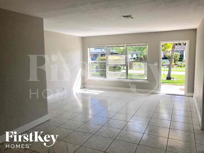 Photo - 3057 SW 2nd St