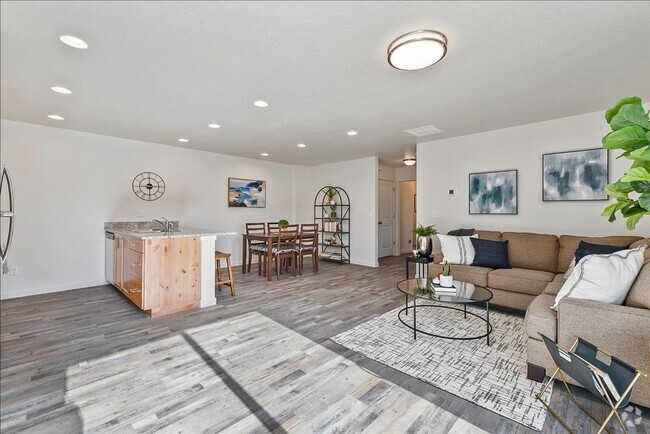 Building Photo - 3 Bedroom, 2 Bath Home w/2 Car Garage in D...