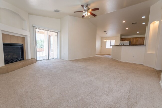 Photo - Great Open Floor Plan 3 Bedroom, 2 Bath, Central A/C - Holiday Subdivsion w/Cubhouse & Pool!