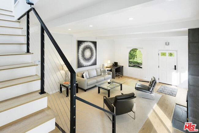 Photo - 823 N Harper Ave