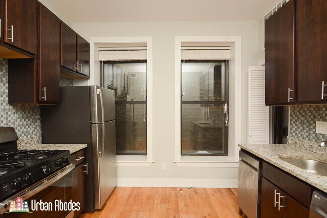 Photo - 629 W Oakdale Ave Unit A09C