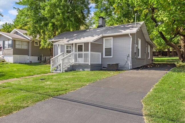 Photo - 2345 Gaebler Ave