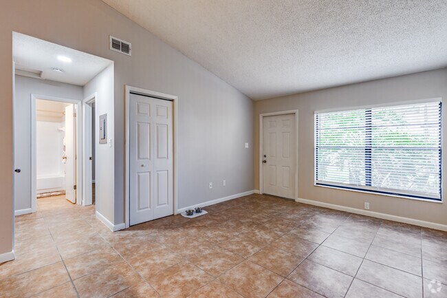 2 BR, 1 BA - 800SF