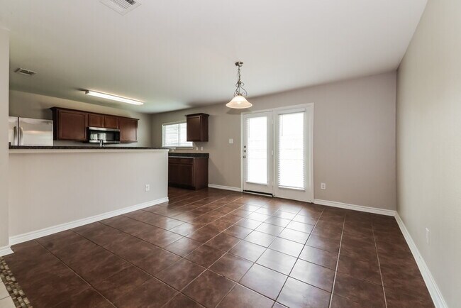 Photo - 2033 Pine Knot Dr