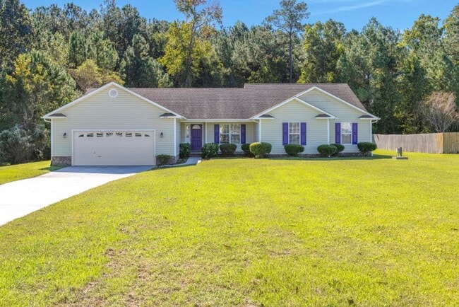 Photo - Large Ranch Home with 4BR/ 2 Bath with an ...