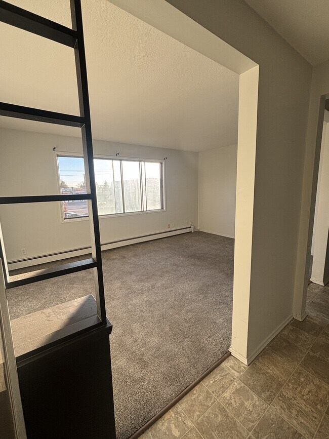 Photo - 12955-12101 101 St NW Unit 35