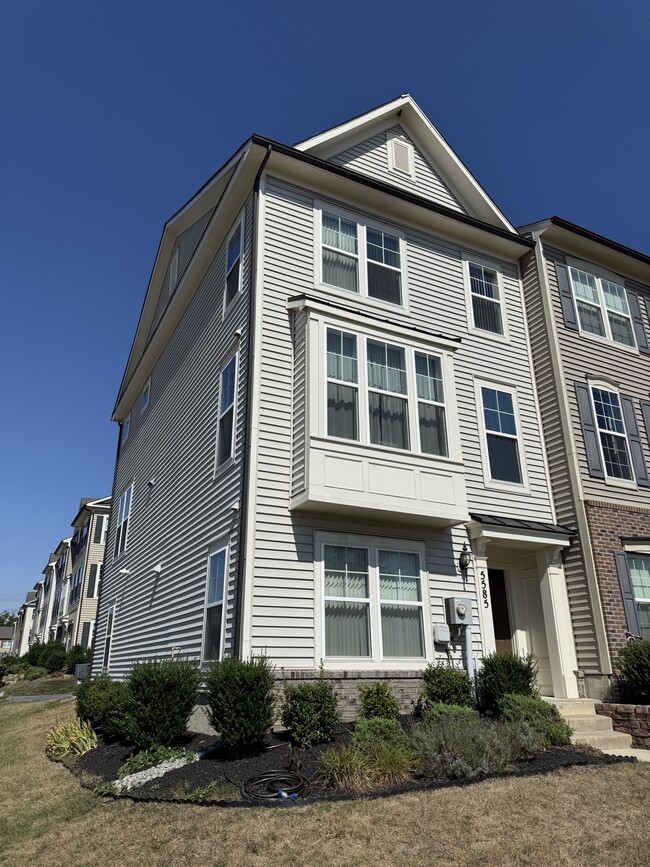 Building Photo - 5585 Peregrine Wy Rental