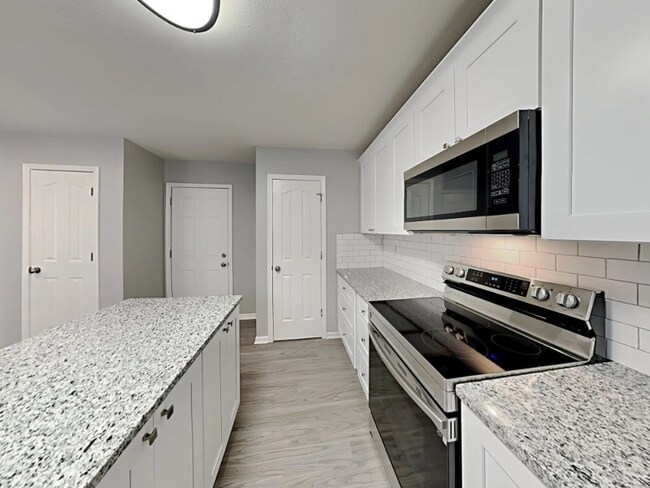 Photo - 345 Hunslet Cir