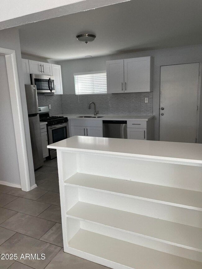 Photo - 2919 E Oak St Unidad 1