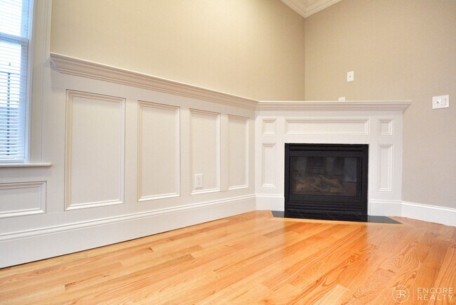 Photo - 57 W Seventh St Unit 3