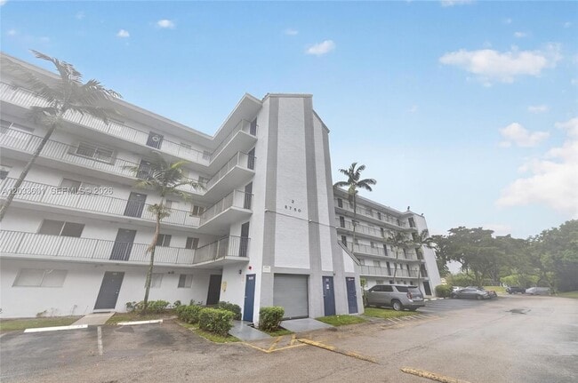 Photo - 8750 N Sherman Cir Unidad 305