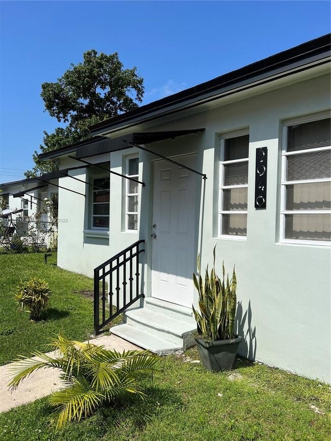 Building Photo - 2946 SW 1st St Unit 2946-2946 Rental