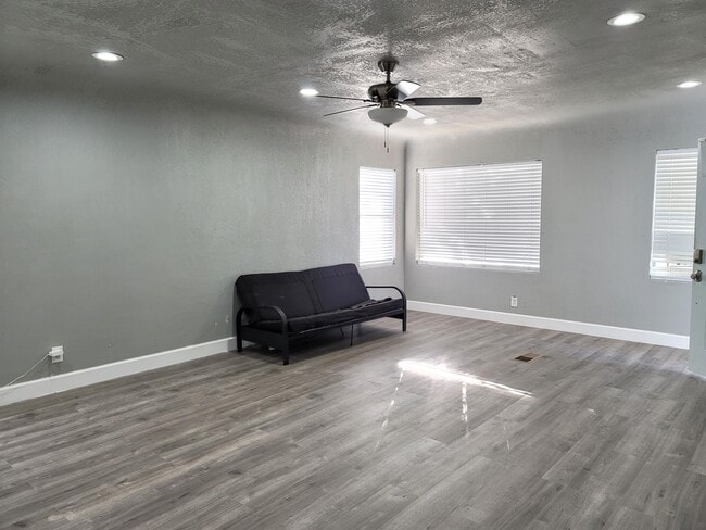 Photo - 1905 N Garden Ave