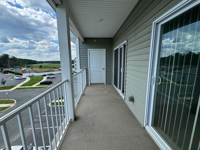 Photo - Waterfront- Year Round Community! Unidad 309