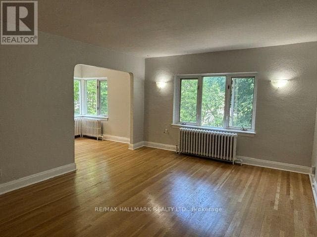 Photo - 111 Oriole Pkwy