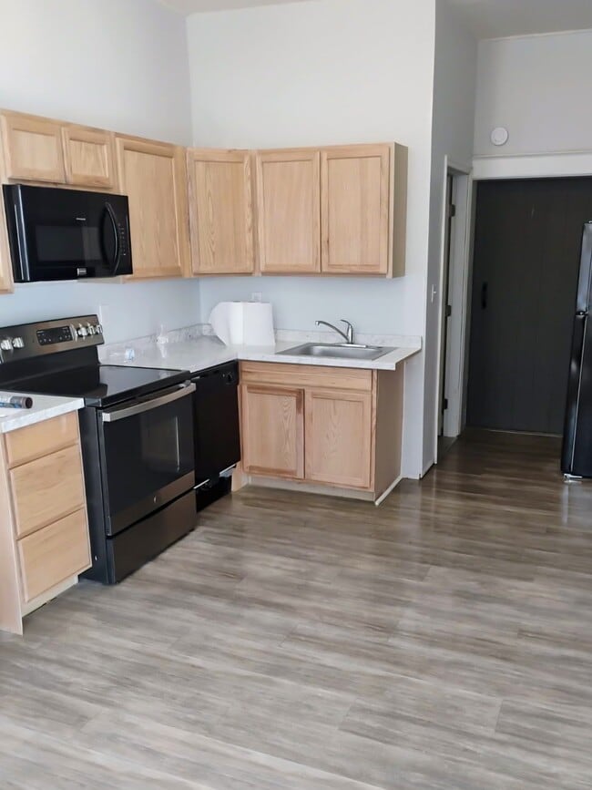 Building Photo - 720 W Market St Unit 1 Rental