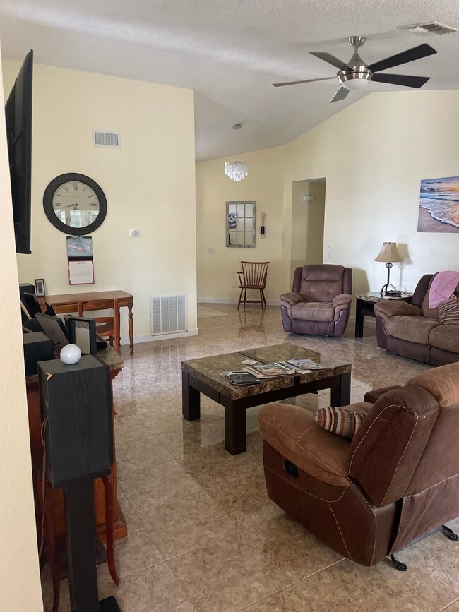 Photo - 308 Oak Track Ln