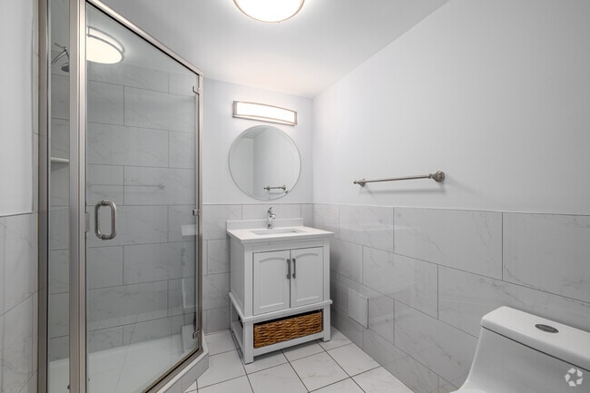 2BR, 2BA - 1,060SF - Primary Bathroom