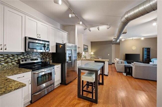 Photo - 5300 Peachtree Rd Unit 0501