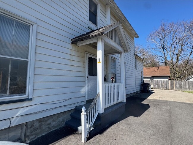 Photo - 113 W Main St