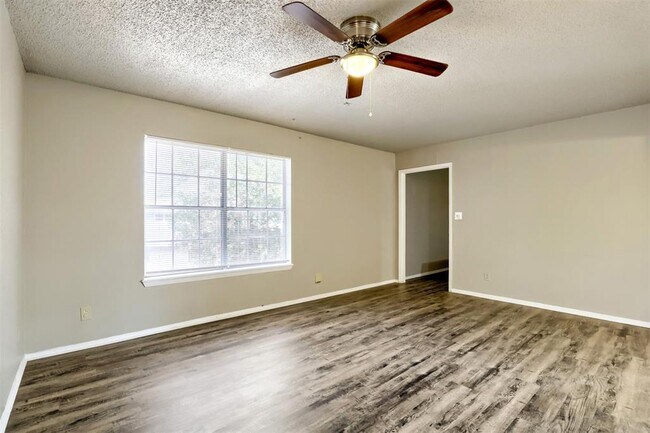 1302 Radcliff Dr