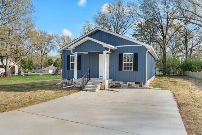 Photo - 530 Noblitt Ln