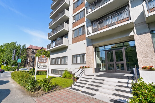 Photo - 5455 Rue de Terrebonne Unit 501