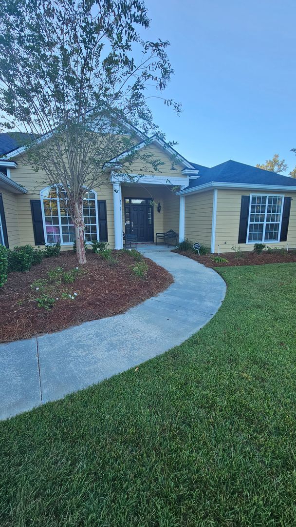 Photo - Country living but conveniently located in Kingsgate S/D in North Lowndes County near Moody AFB.