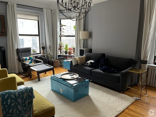 Building Photo - 102 W 75th St Unit Apt 40