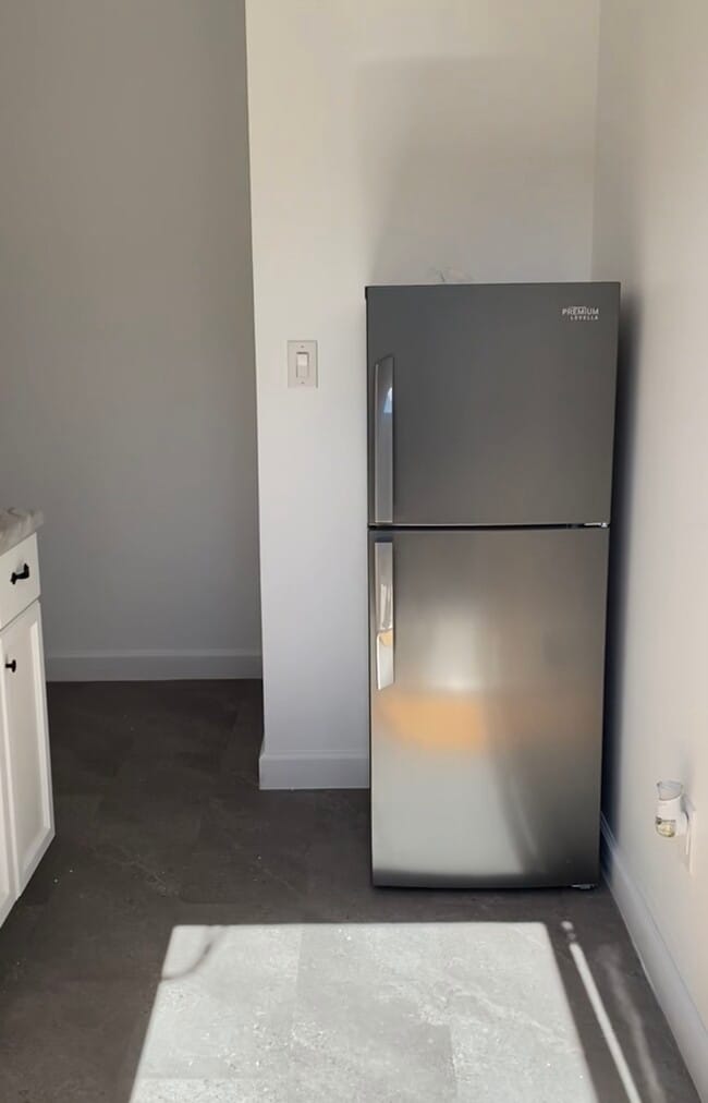 kitchen - 1200 NE 196th St Unit 1200