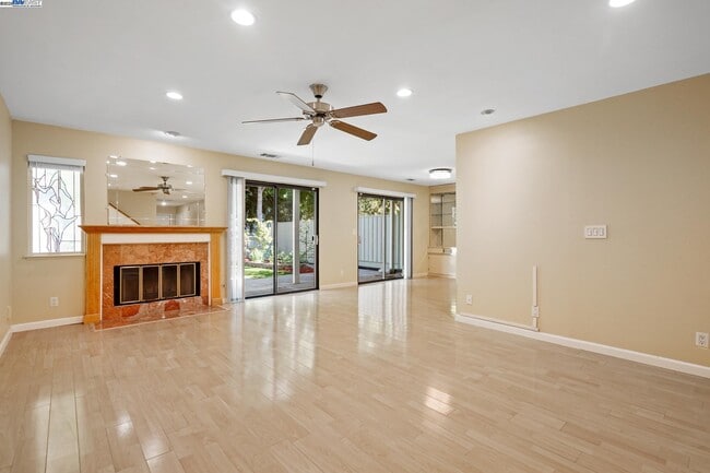 Photo - 5227 Riverdale Ct