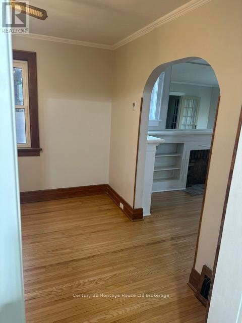 Photo - 365 Brant St