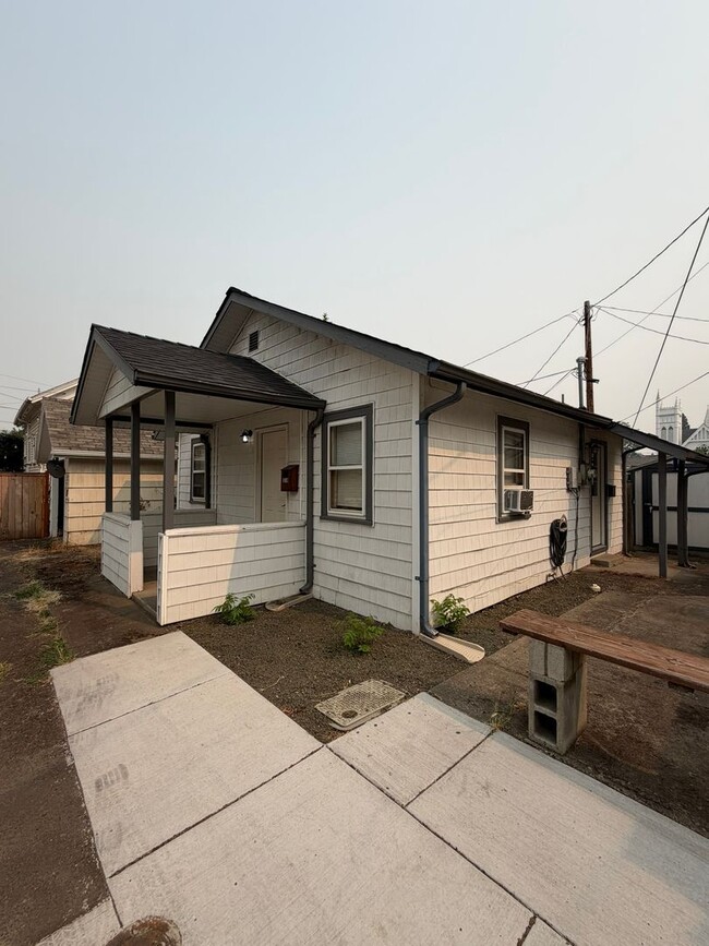 Photo - 318 SW Washington St