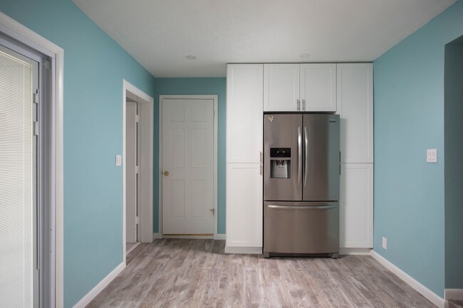 Building Photo - Move-In Ready 3/2 with Driveway & Backyard... Rental