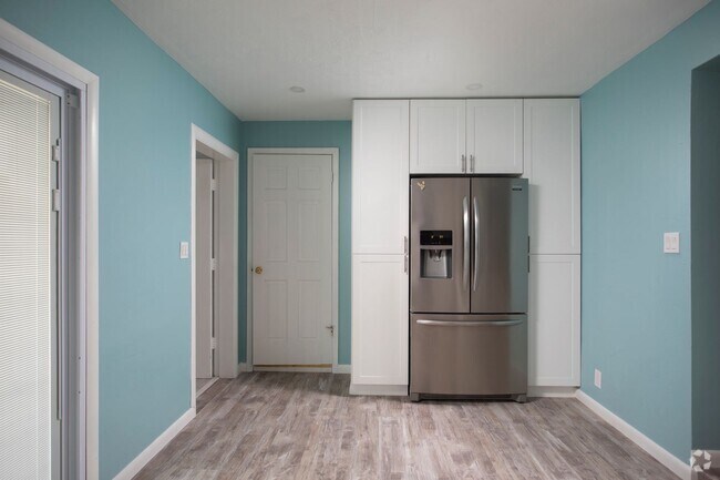 Building Photo - Move-In Ready 3/2 with Driveway & Backyard... Rental
