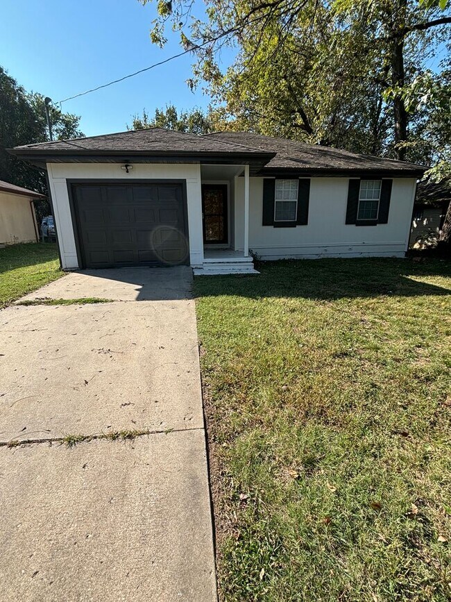 Adorable 3 bedroom 1.5 bathroom 1 car House House Rental in