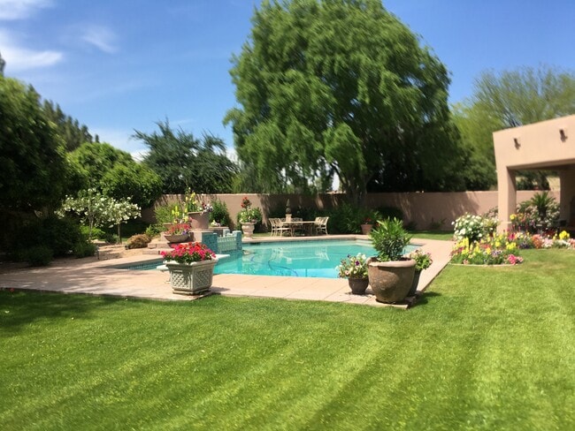 Building Photo - 1225 E Warner Rd