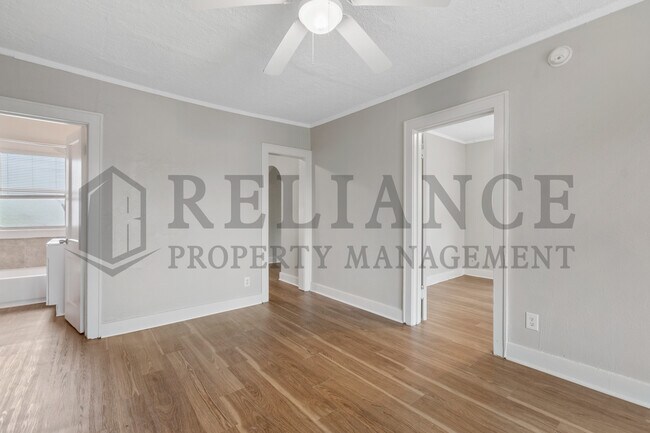 Photo - 310 E Pine St