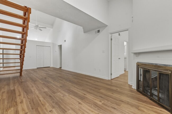 Photo - 2900 Woodrich Dr