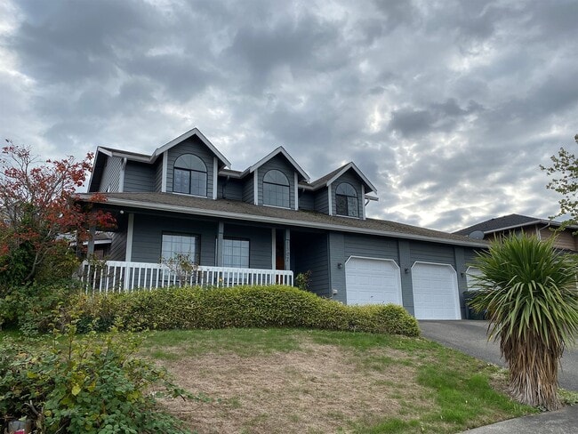 Building Photo - 3 Bedroom 2.5 Bath in North East Tacoma