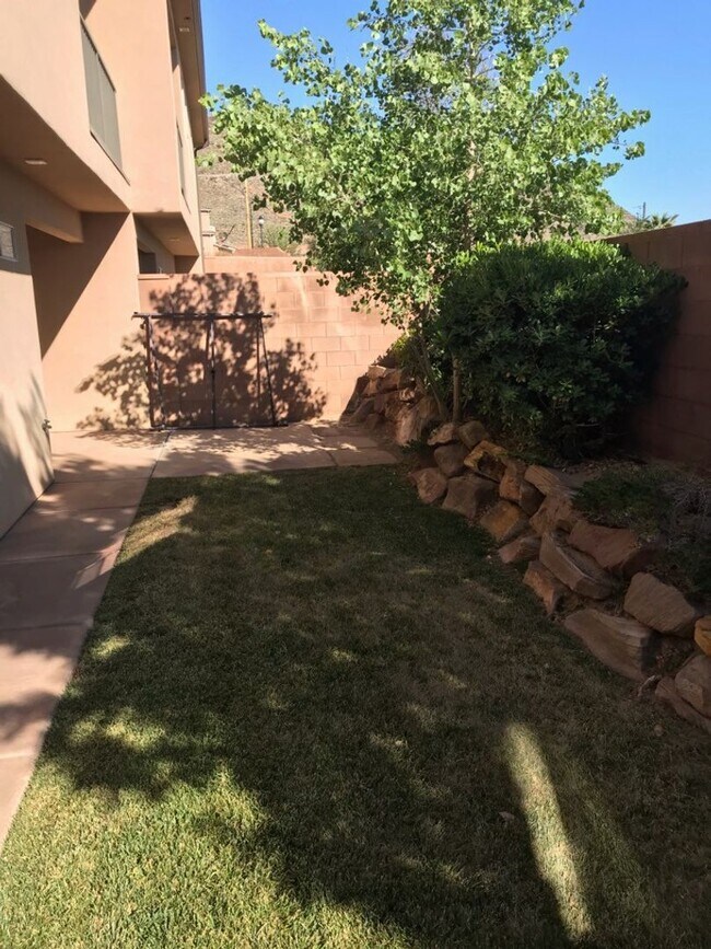 Photo - 1385 Clinton Way