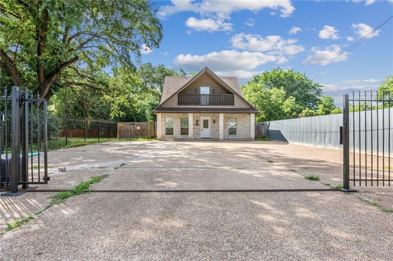 Photo - 1006 Oakwood Ave House