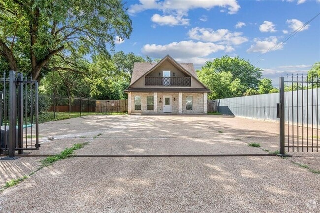 Building Photo - 1006 Oakwood Ave Rental