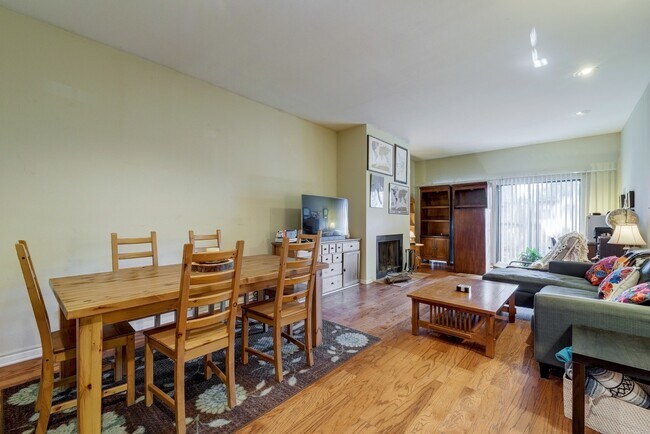 Photo - 2/2.5 Condo Right Near Hancock Center!