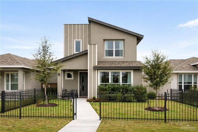 Building Photo - 11 N 13th St