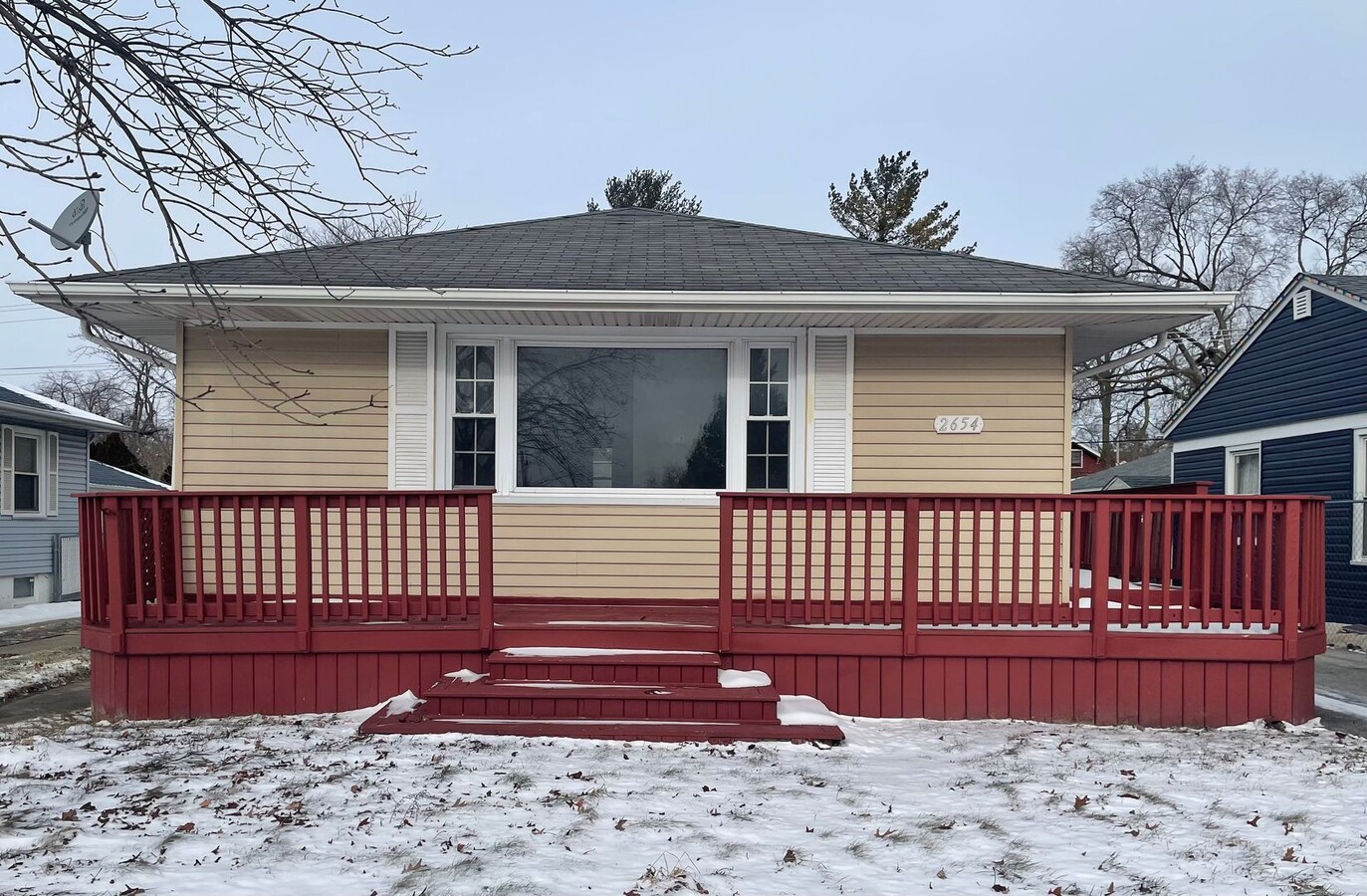 Beautiful and spacious 4 Bedroom 2 Bath House in Lansing, IL MUST SEE - Beautiful and spacious 4 Bedroom 2 Bath House in Lansing, IL MUST SEE