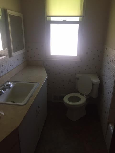 Photo - Spacious 2 bed 1 bath just north of Holly Hills and Carondelet Park, carport and large side yard