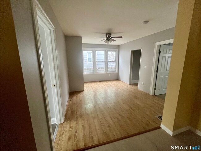 Photo - 98 Columbia St Unidad 1