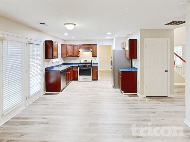 Photo - 156 Bridgestone Ln