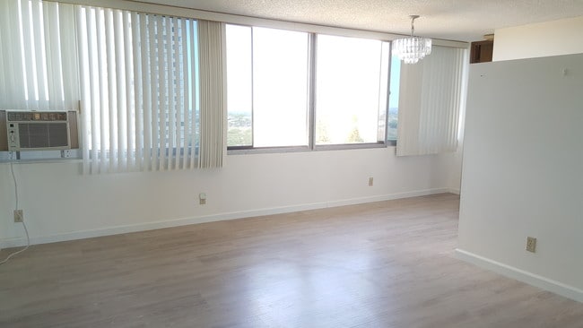 living area - 1060 Kamehameha Hwy Unit 1002B